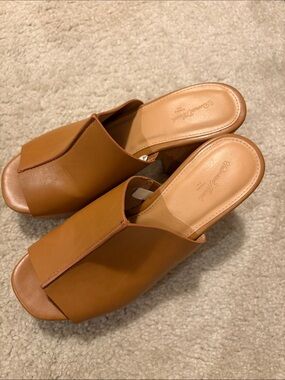 Universal Thread Tan Slip-On Leather Mule Heels